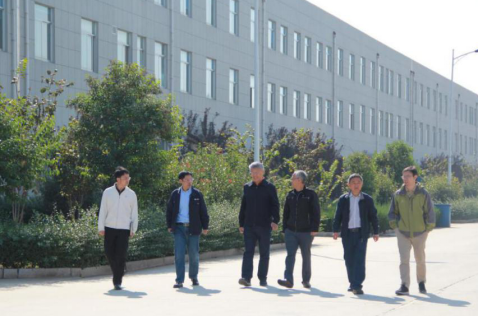 中國(guó)機(jī)床協(xié)會(huì)王黎明秘書(shū)長(zhǎng)來(lái)濟(jì)南一機(jī)視察調(diào)研